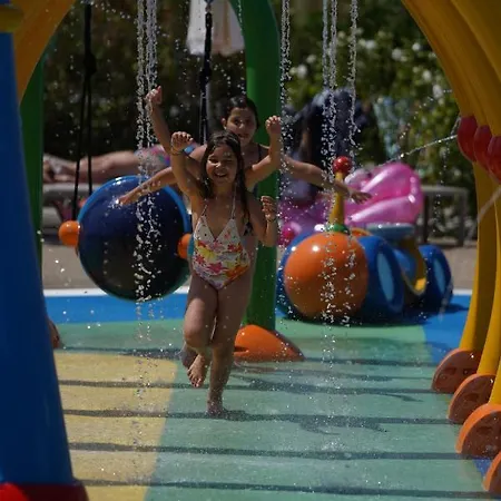 Wave Semesteranläggning (resort)